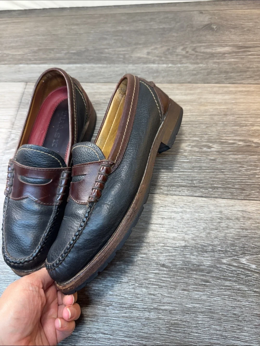 Men's Two-Tone Black and Brown Leather Penny Loafers size 8.5 (j268)